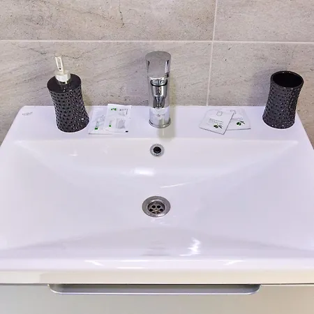 Sunny By Alz Apartman