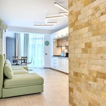 Apartment Sunny By Alz