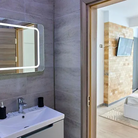 Sunny By Alz Năvodari