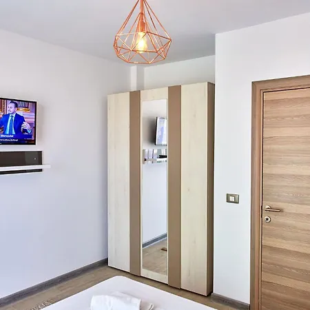 Sunny By Alz Năvodari