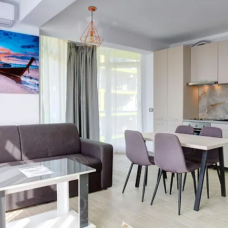 Sunny By Alz Năvodari