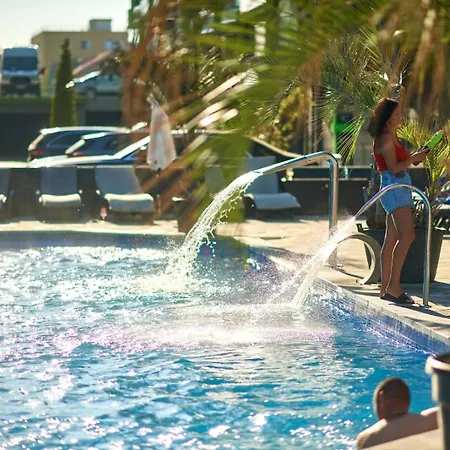 Sunny By Alz Apartman